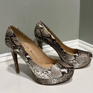 Chinese Laundry Snakeskin Patterned Platform High Heels-size 10M